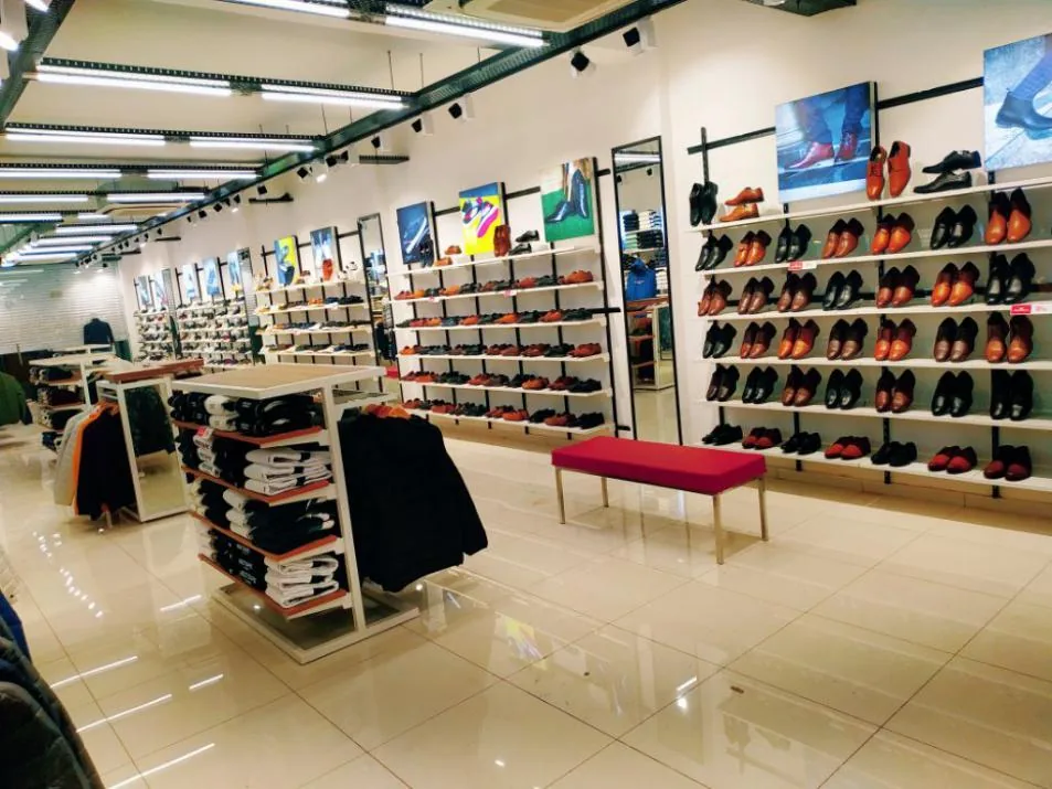 Footwear retail display wall